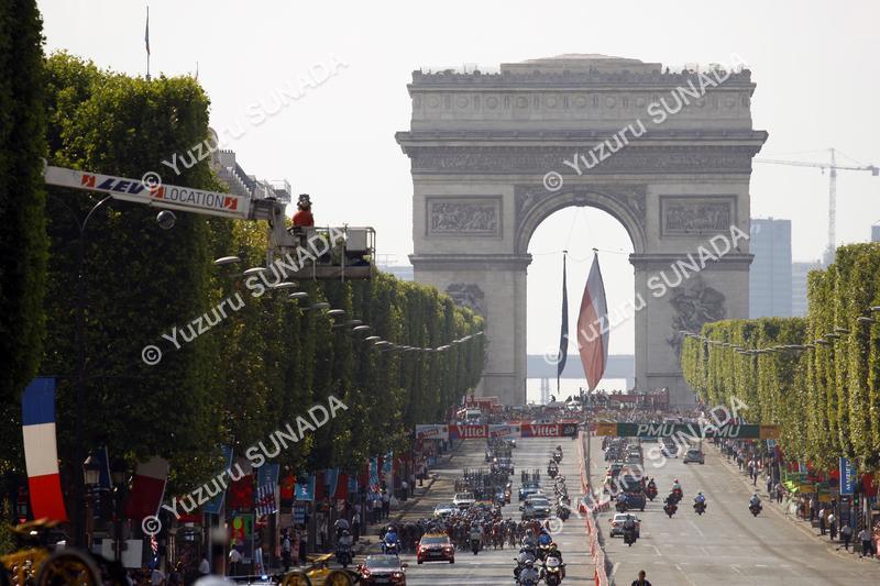 Peloton in Champs-Elysees005p.jpg